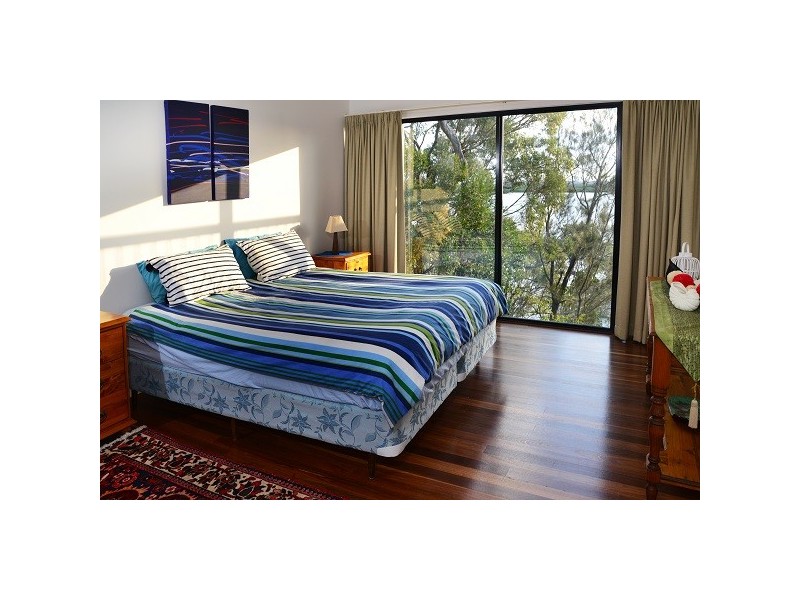 136 Western Rd – HOLIDAY LET, Macleay Island QLD 4184