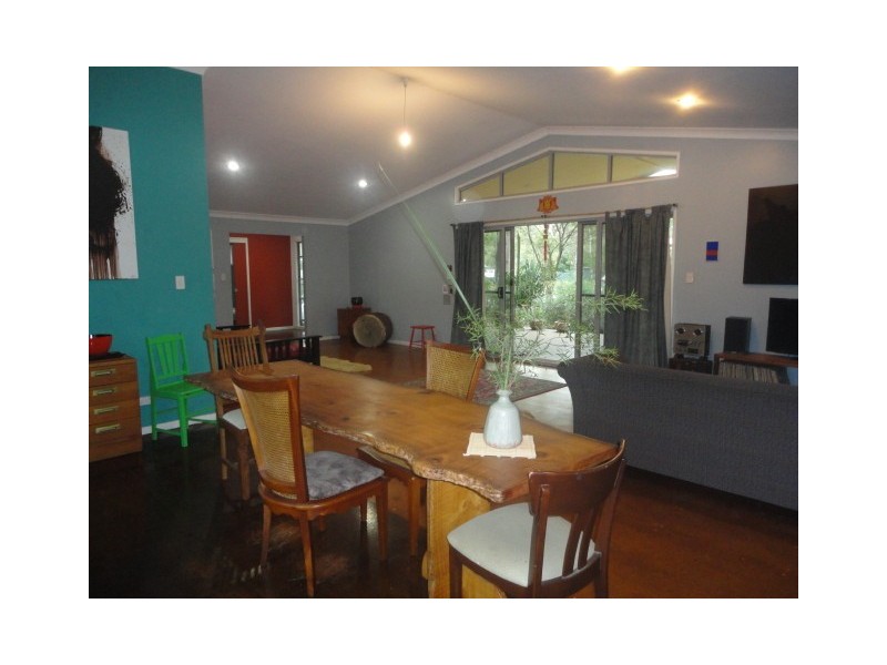 10 UDARA ST, Macleay Island QLD 4184