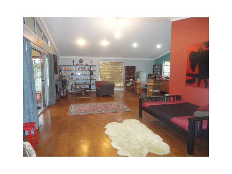 10 UDARA ST, Macleay Island QLD 4184