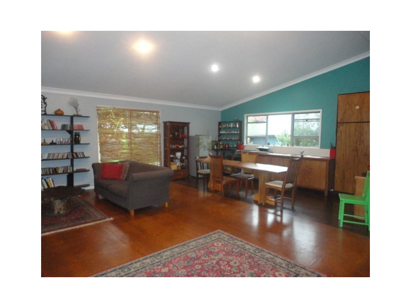 10 UDARA ST, Macleay Island QLD 4184