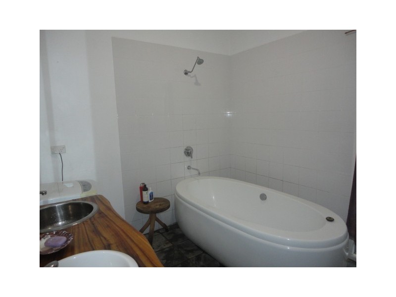 10 UDARA ST, Macleay Island QLD 4184