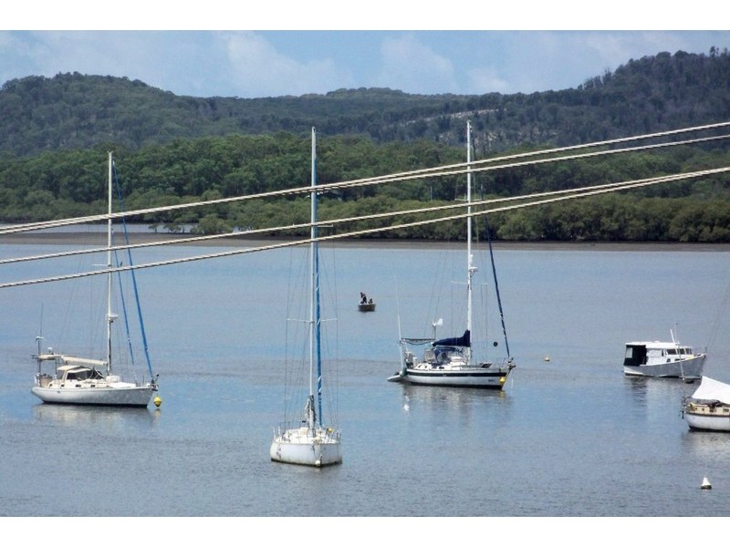 9 Lucas Dve, Lamb Island QLD 4184