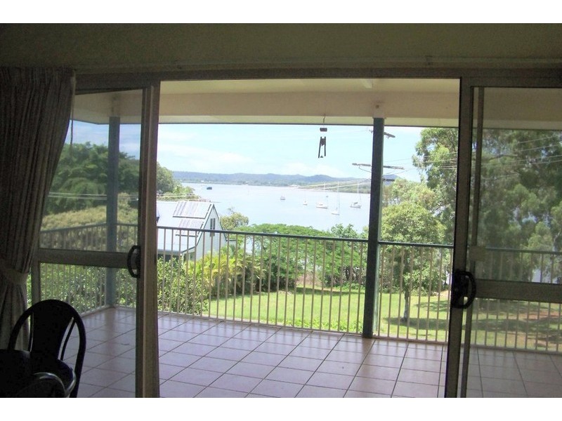 9 Lucas Dve, Lamb Island QLD 4184