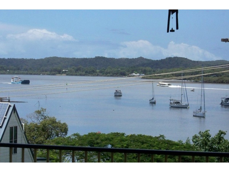 9 Lucas Dve, Lamb Island QLD 4184