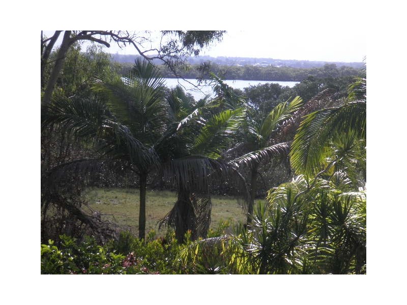 64 Charles Tce, Macleay Island QLD 4184