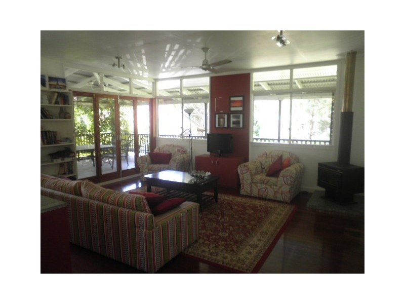 64 Charles Tce, Macleay Island QLD 4184