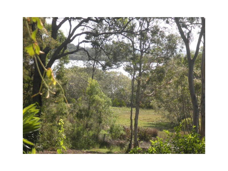 64 Charles Tce, Macleay Island QLD 4184