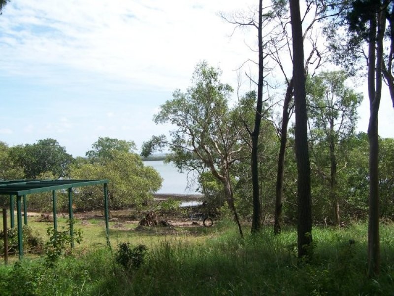 33 Coast Road, Macleay Island QLD 4184