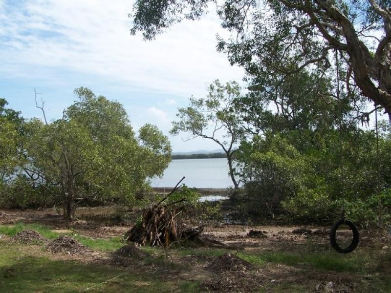 33 Coast Road, Macleay Island QLD 4184