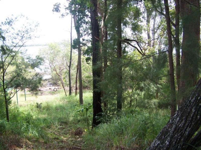 33 Coast Road, Macleay Island QLD 4184