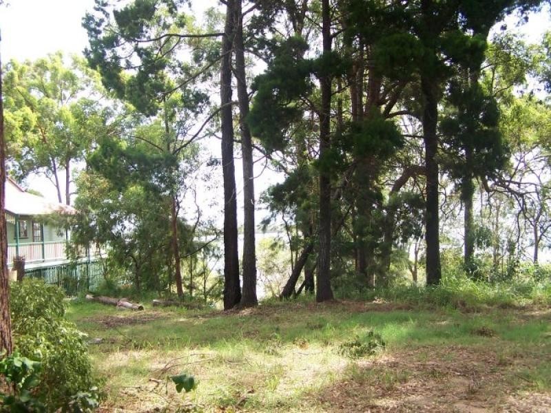 33 Coast Road, Macleay Island QLD 4184