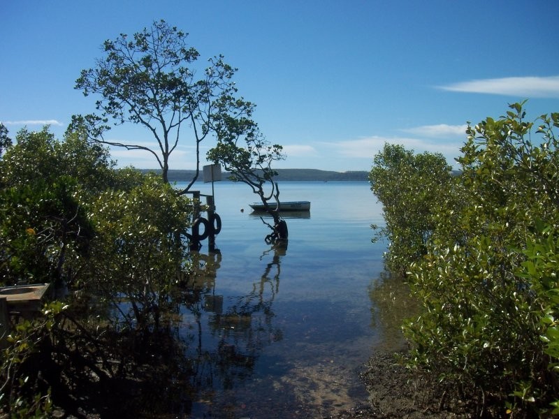 33 Coast Road, Macleay Island QLD 4184