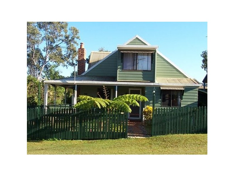 13 Michael Av, Lamb Island QLD 4184