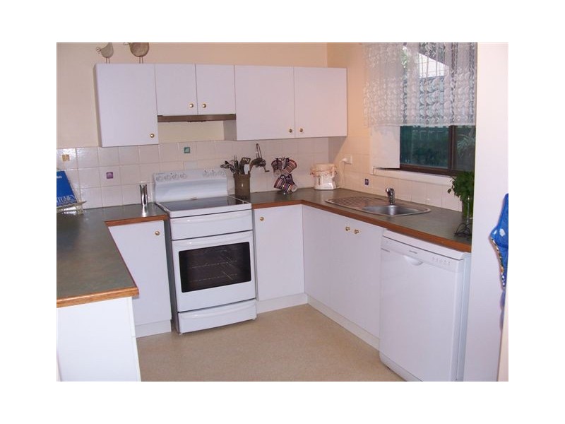 13 Michael Av, Lamb Island QLD 4184