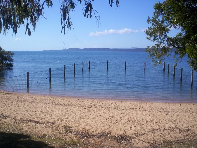 7 Ray St, Macleay Island QLD 4184