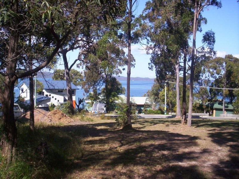 7 Ray St, Macleay Island QLD 4184