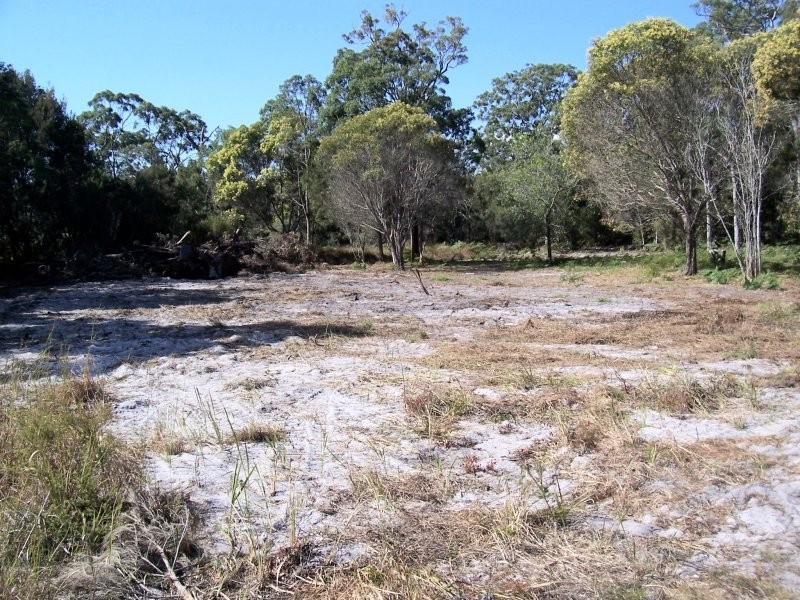 54 Coast Rd, Macleay Island QLD 4184