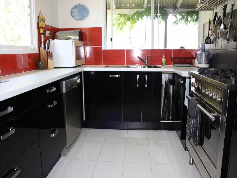 64 Charles Terrace, Macleay Island QLD 4184