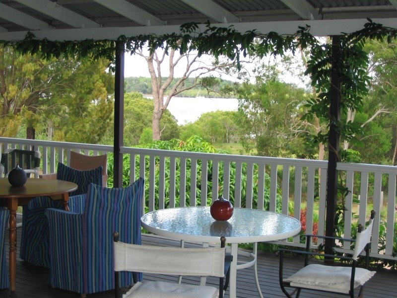 64 Charles Terrace, Macleay Island QLD 4184