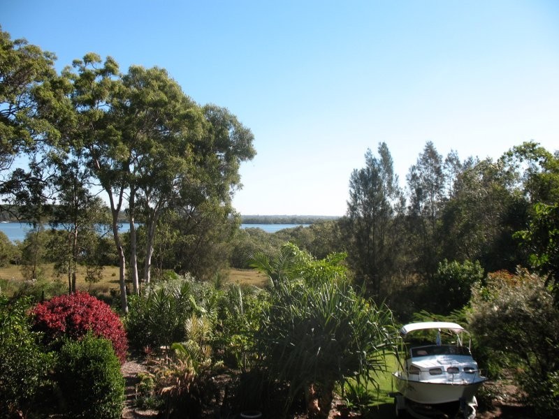 64 Charles Terrace, Macleay Island QLD 4184