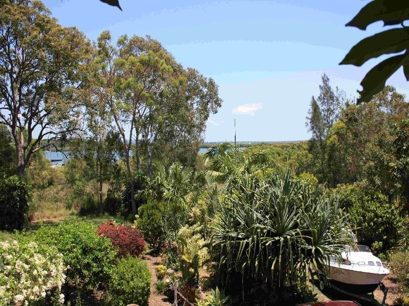 64 Charles Terrace, Macleay Island QLD 4184
