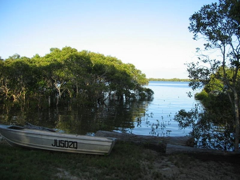 64 Charles Terrace, Macleay Island QLD 4184