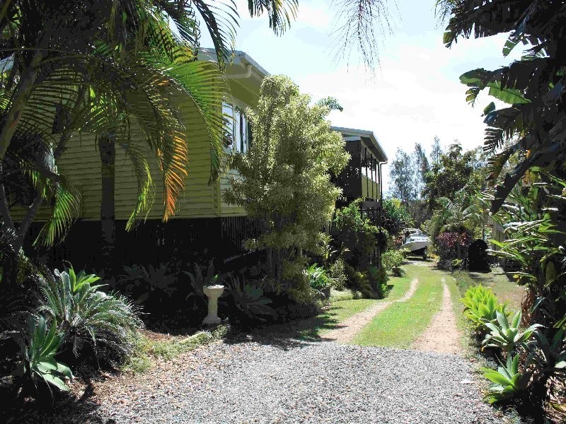 64 Charles Terrace, Macleay Island QLD 4184