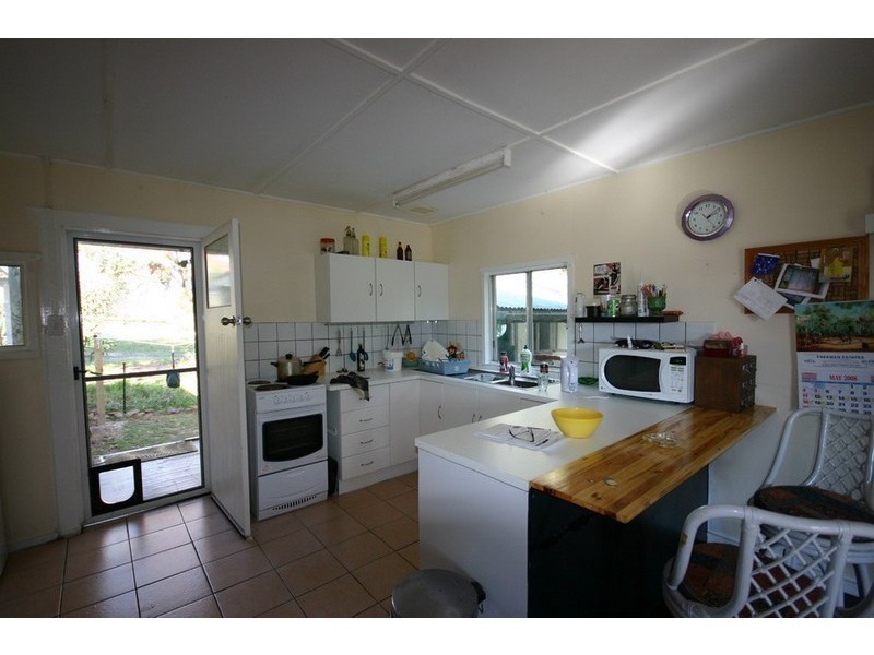 2 Alistair Crt, Macleay Island QLD 4184
