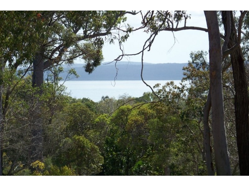 18 Weeroona Av, Macleay Island QLD 4184