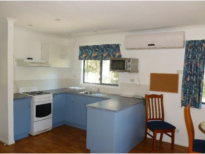 10 Panaroo Street, Macleay Island QLD 4184