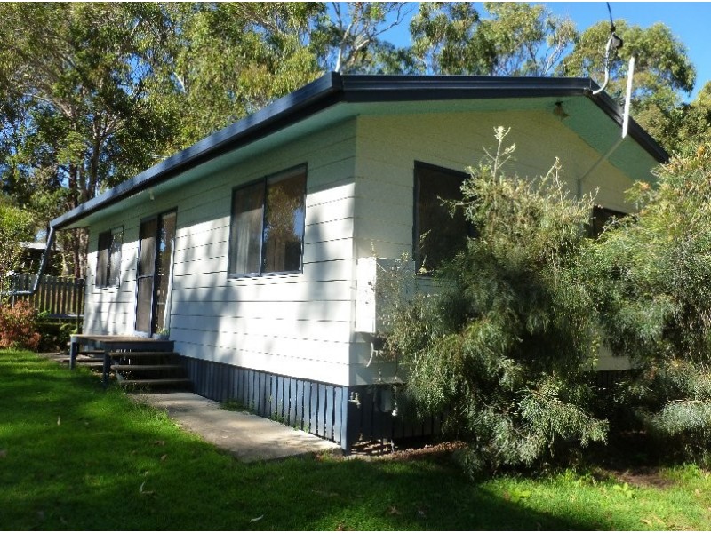 10 Panaroo Street, Macleay Island QLD 4184