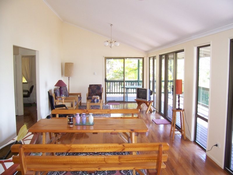 20 – 22  Weeroona Av, Macleay Island QLD 4184