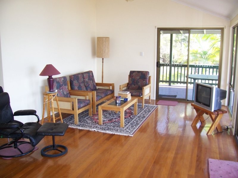 20 – 22  Weeroona Av, Macleay Island QLD 4184