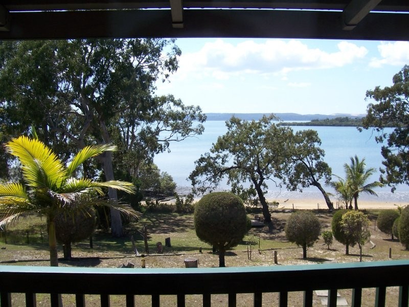 20 – 22  Weeroona Av, Macleay Island QLD 4184