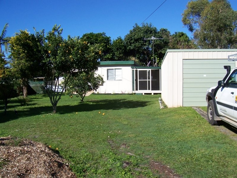 29 Charles Tce, Macleay Island QLD 4184