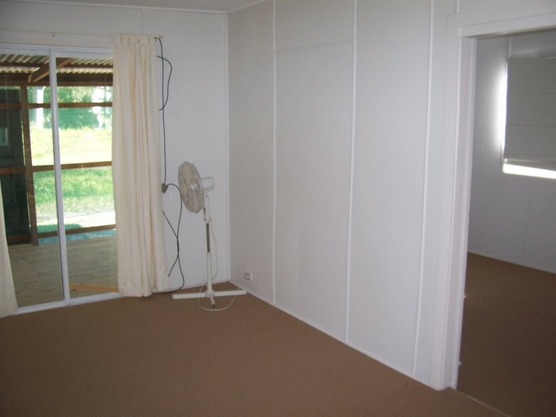 29 Charles Tce, Macleay Island QLD 4184