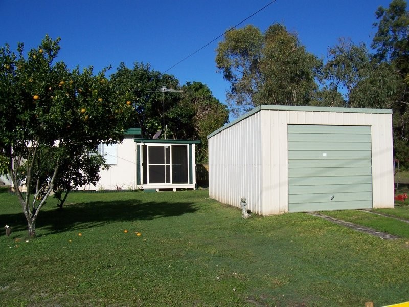 29 Charles Tce, Macleay Island QLD 4184