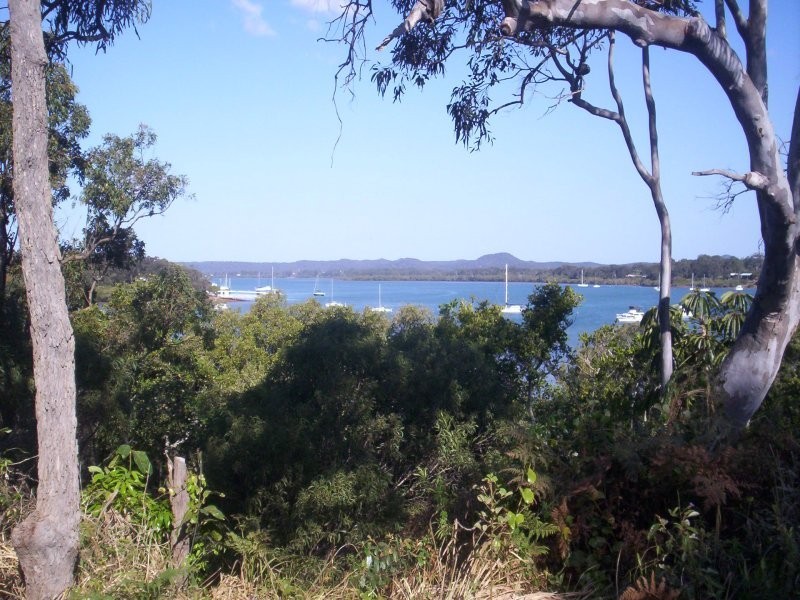 73 Eastbourne Tce, Macleay Island QLD 4184