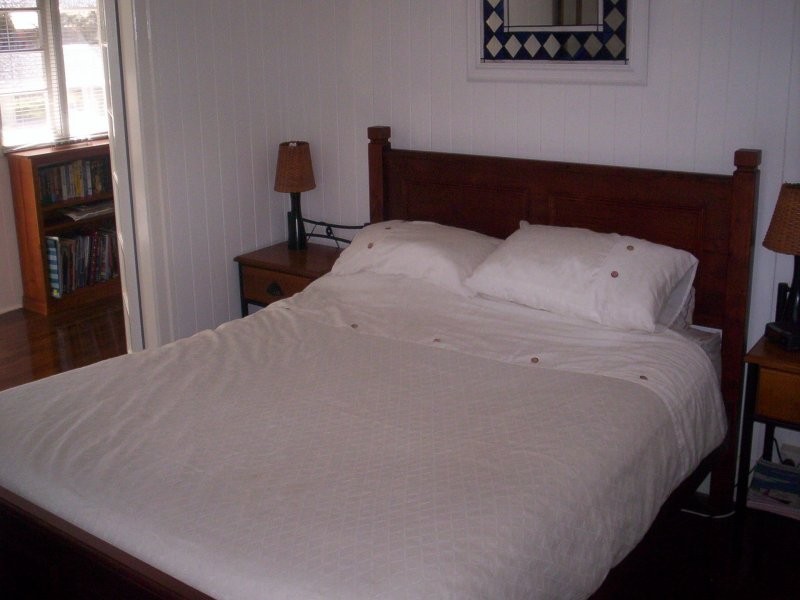 9 Kalara St, Macleay Island QLD 4184