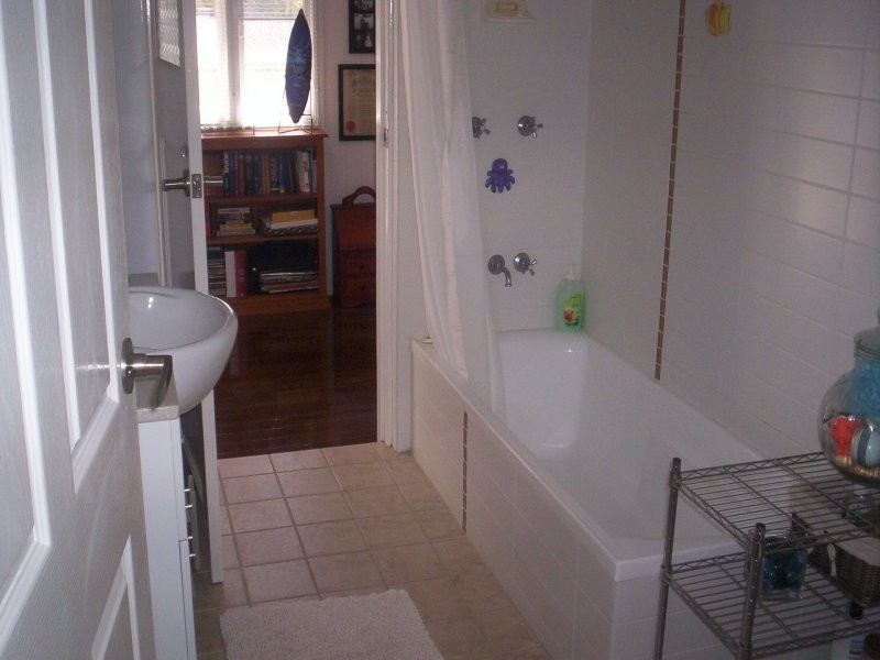 9 Kalara St, Macleay Island QLD 4184