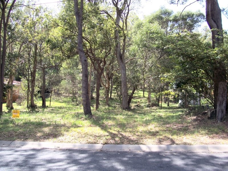 42 COONDOOROOPA Dv, Macleay Island QLD 4184
