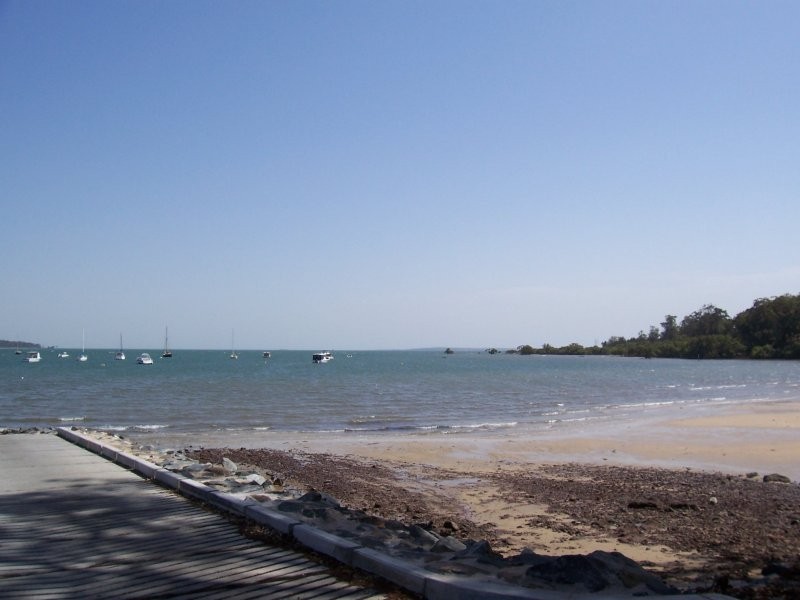 42 COONDOOROOPA Dv, Macleay Island QLD 4184