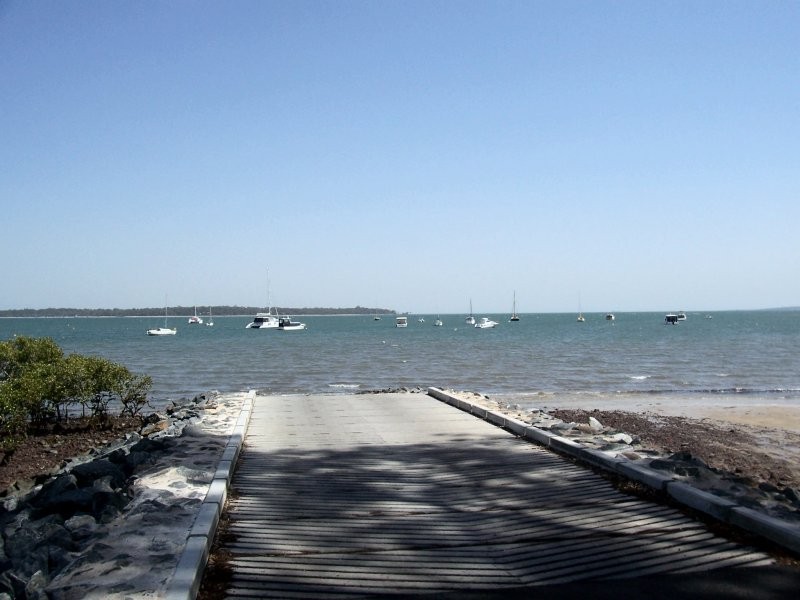 42 COONDOOROOPA Dv, Macleay Island QLD 4184