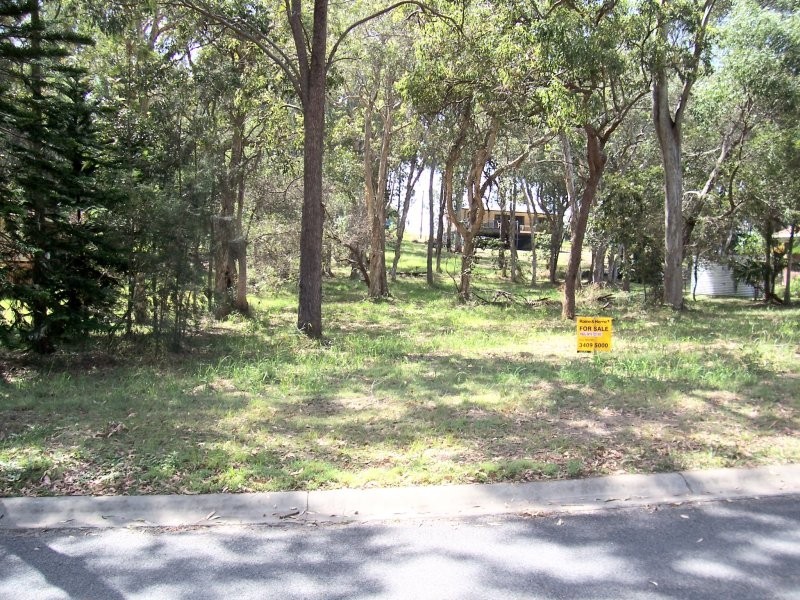 42 COONDOOROOPA Dv, Macleay Island QLD 4184