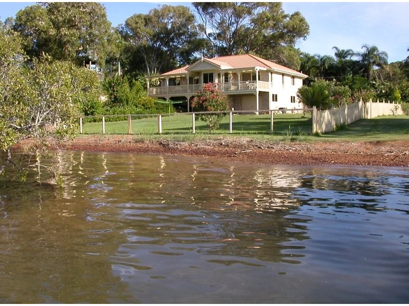 2 TINA AV, Lamb Island QLD 4184