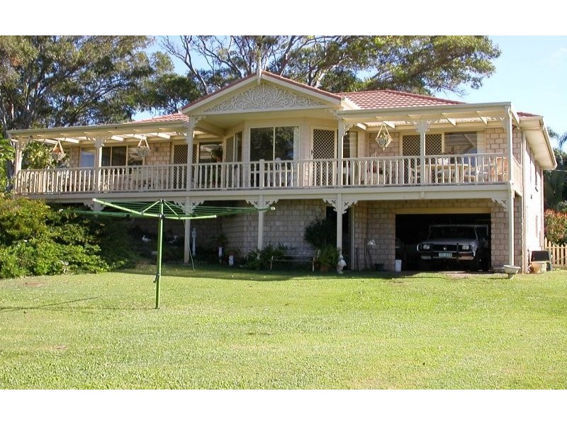 2 TINA AV, Lamb Island QLD 4184
