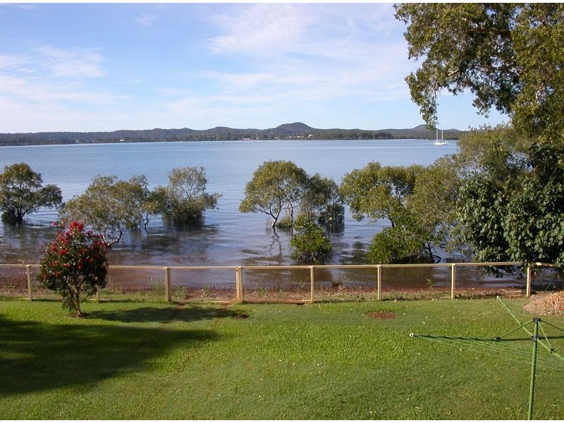 2 TINA AV, Lamb Island QLD 4184