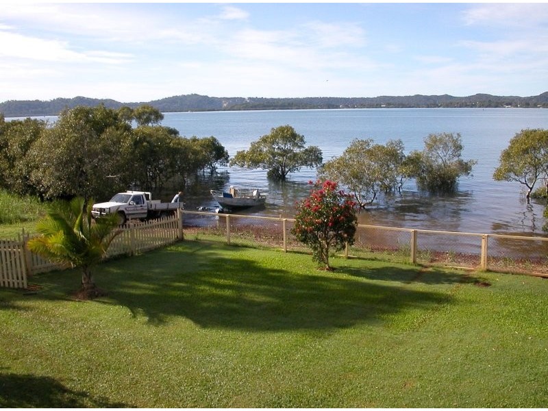 2 TINA AV, Lamb Island QLD 4184