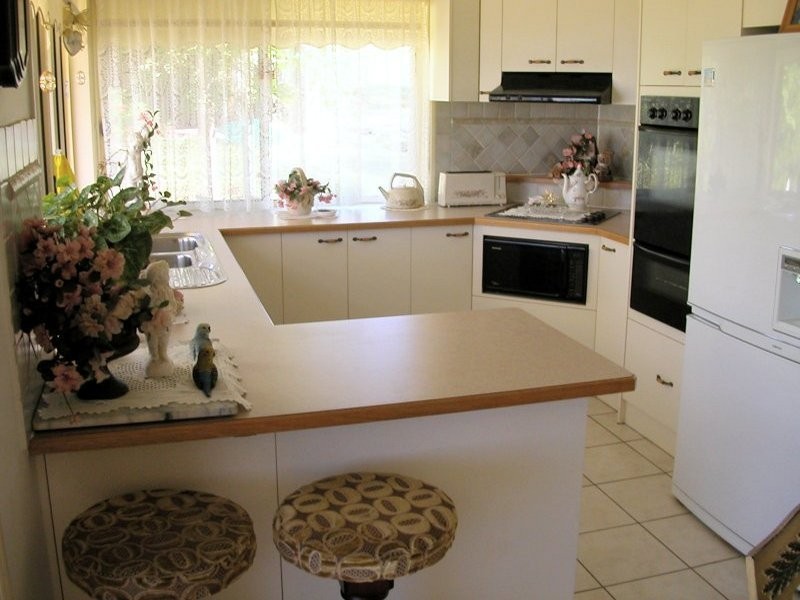 2 TINA AV, Lamb Island QLD 4184