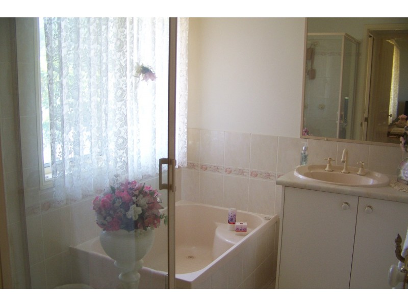 2 TINA AV, Lamb Island QLD 4184